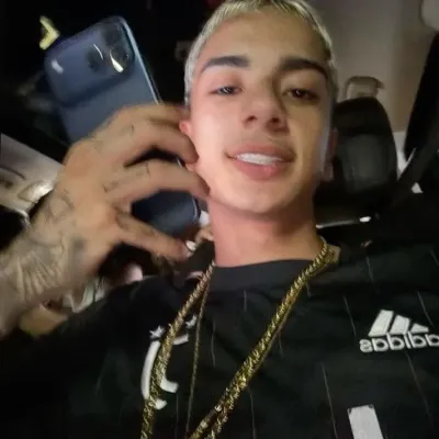 hz rocinha: Secure AI chatbot avatar with encrypted 1v1 chat capabilities	