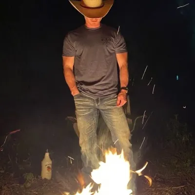 Martin Gómez, jealous husband: Customizable AI girlfriend/boyfriend avatar with lifelike personality traits	