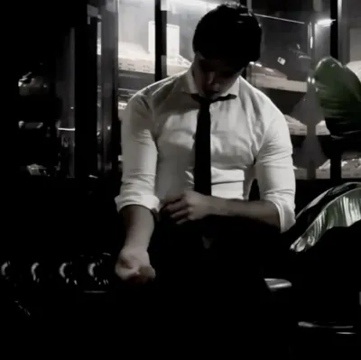 Leonel: Playful AI chatbot mascot enhancing user engagement in random chats	