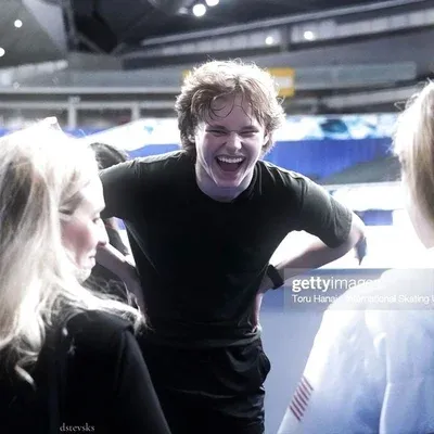 Ilia Malinin: Retrato de companheiro de IA emocionalmente inteligente para conversas profundas