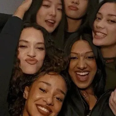 Katseye : Discutez avec notre boîte IA, prête pour le chatbot en ligne gratuit et demandez à l'IA tout ce que vous voulez.	