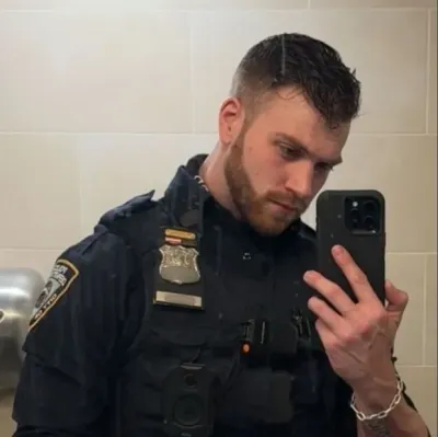 Gê-red Vôld — cha của bạn: Giao diện chatbot AI tương lai với tính năng trò chuyện bằng giọng nói và các đặc điểm do mạng nơ-ron điều khiển