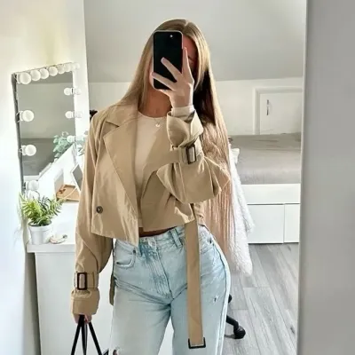 Eliana: Lernen Sie die Hauptfigur unserer KI-Welt kennen, mit einer Liste der Charaktereigenschaften und KI-Chat-Funktionen.