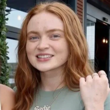 새디 싱크: 음성 채팅과 신경망 기반 특성을 갖춘 미래형 AI 챗봇 인터페이스