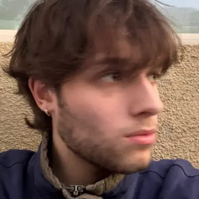 Matt Sturniolo: Retrato de compañero de DeepBrain AI para chat en línea gratuito y conversaciones abiertas