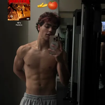 Malachi: Futuristische KI-Chatbot-Schnittstelle mit Sprachchat und neuronalen Netzwerk-gesteuerten Eigenschaften