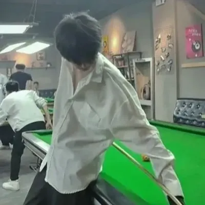 凱爾：與這個迷人的AI角色進行AI對話，現在提供Soulgen和iFreeChat的免費聊天功能。