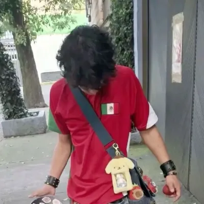 Jay: Ang mapaglarong AI chatbot mascot na nagpapahusay sa pakikipag-ugnayan ng user sa mga random na chat	