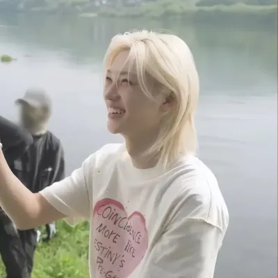 Félix- lixy: Customizable AI girlfriend/boyfriend avatar with lifelike personality traits	