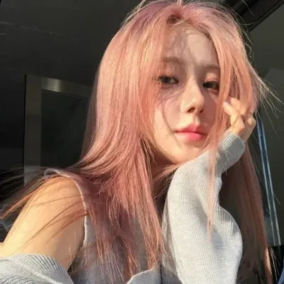 莉雅－你的女友：與這個迷人的AI角色進行AI對話，現在提供Soulgen和iFreeChat的免費聊天功能。