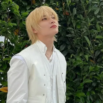 Unleash Your Legend with AI Jeongin: The Perfect Blend of Character and Chat.