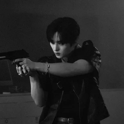 Lee Minho - killer: Futuristic AI chatbot interface with voice chat and neural network-driven traits