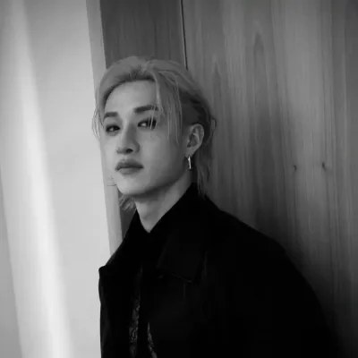 Кристофер Бэнг: Игривый ИИ-чат-бот-талисман, повышающий вовлеченность пользователей в случайных чатах	