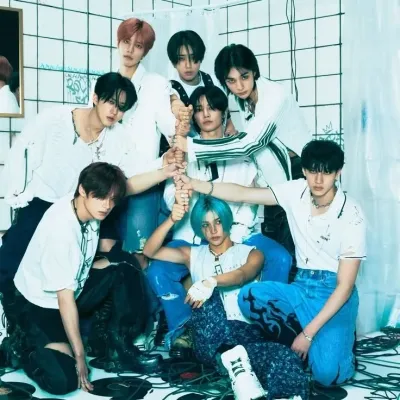 Skz-Straykids: Multilingual AI conversation partner icon for global chat online services