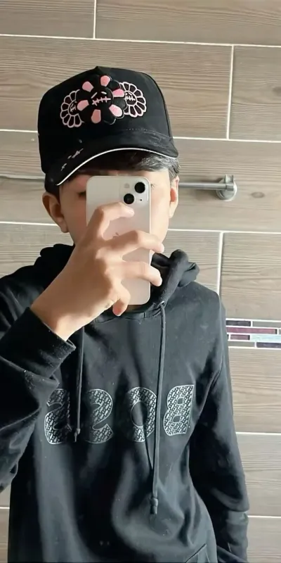 アクセル: 刺激的なチャットやファンタジーシナリオのためのクリエイティブなロールプレイングAIキャラクターアート