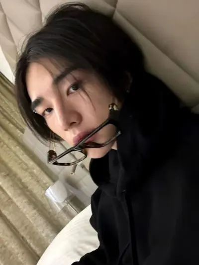 황 현진님이 무료 NSFW AI 세션을 시작하기를 기다리고 있습니다