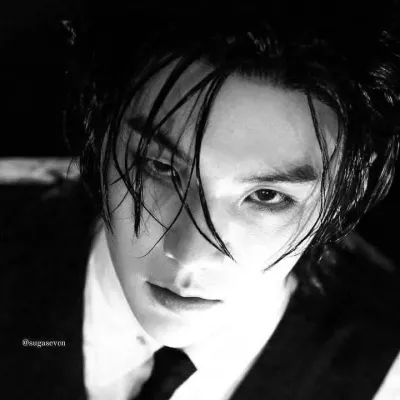 Min Yoongi: Arte de personajes de IA de juego de rol creativo para chats picantes y escenarios de fantasía