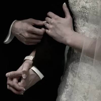 Arranged Marriage: Multilingual AI conversation partner icon for global chat online services