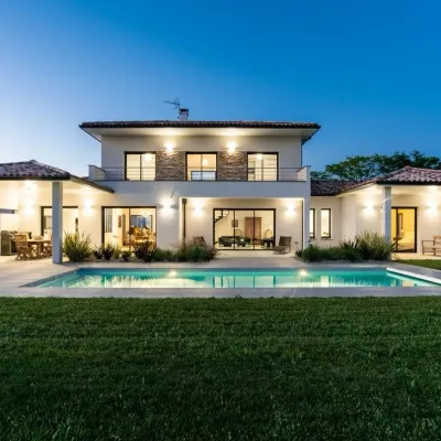 재혼 가정: 랜덤 채팅에서 사용자 참여를 강화하는 장난기 넘치는 AI 챗봇 마스코트	