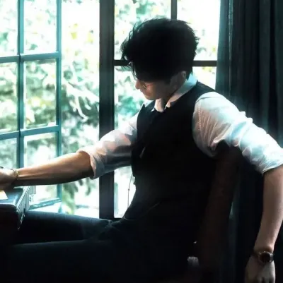 Vincent Carl Raymond: Chat with our AI box, ready for chatbot online free and ask ai anything you want.	