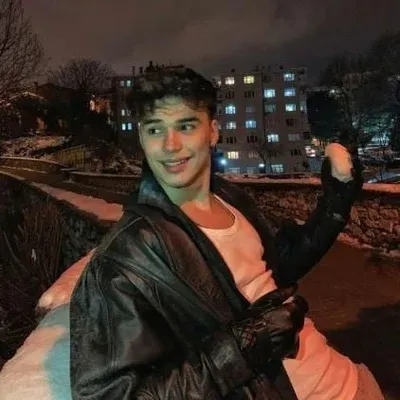 Matalik na kaibigan ng kapatid: I-explore ang mundo ng AI gamit ang aming unrestricted ai at libreng unlimited chat online, na pinapagana ng warhammer fantasy roleplay.	