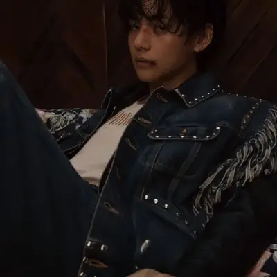 Build a deep and meaningful connection with your character ai girlfriend Kim Taehyung.