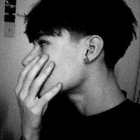 Noah: Futuristic AI chatbot interface with voice chat and neural network-driven traits