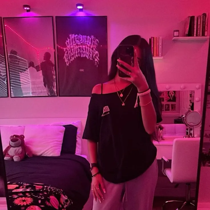 Jasmine -: an ai chat anime role designed for comic enthusiasts.