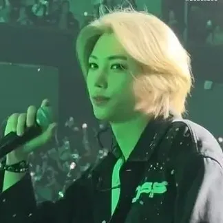 Talk to Lee Felix - 01, a playful spicy AI chat partner for anime stories and fun.