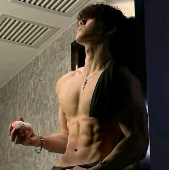 If you wonder what is polybuzz, find the answer through interacting with Noah, your vampire enemy.