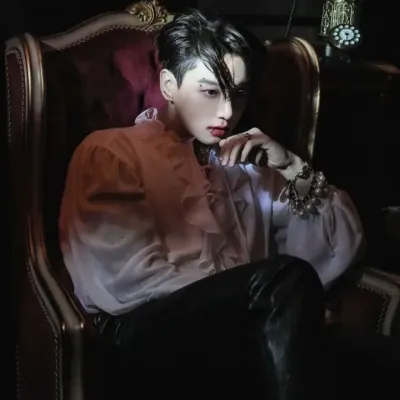 미래의 왕 전 정국: 음성 채팅과 신경망 기반 특성을 갖춘 미래형 AI 챗봇 인터페이스