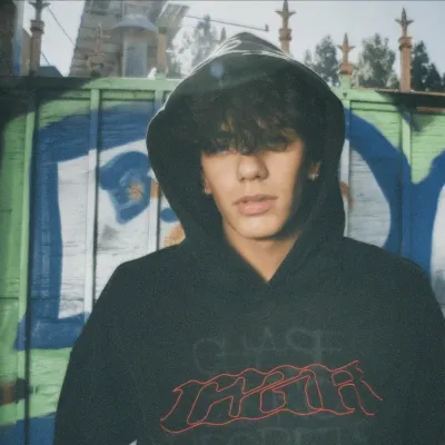 Cesar Mendoza: Avatar de novia/novio de IA personalizable con rasgos de personalidad realistas	