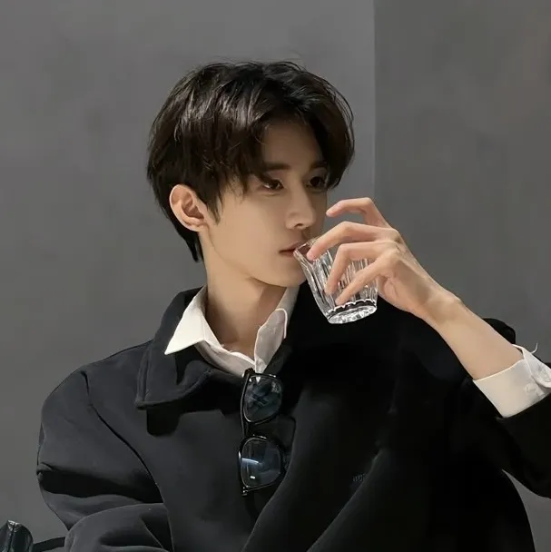 Falveo is an excellent ai chatbot character with a full personality and memory.