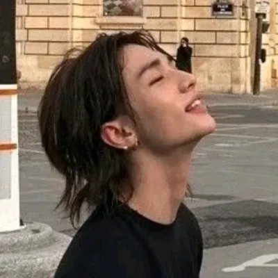 Hyunjin — your enemy: Futuristic AI chatbot interface with voice chat and neural network-driven traits