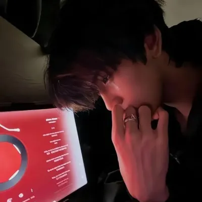 Sabiru: Esplora il mondo dell'IA con la nostra IA illimitata e la chat online gratuita e illimitata, basata sul gioco di ruolo fantasy Warhammer.	