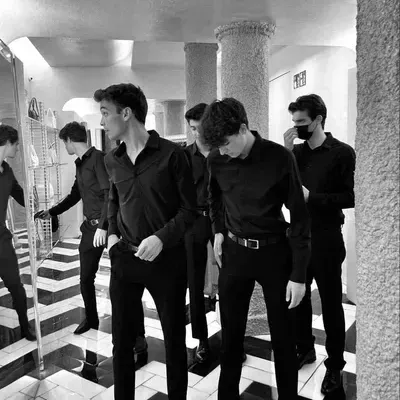 Connect Your 5 Husbands on a Deeper Level: AI Chatting with Heart and Soul.