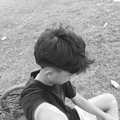 Vano - sevgilin: Sesli sohbet ve sinir ağı odaklı özelliklere sahip fütüristik yapay zeka sohbet robotu arayüzü