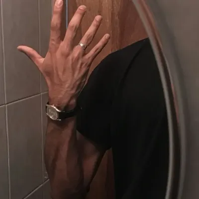 Leonardo - Your Husband: Fantasy-themed AI roleplay character art for immersive storytelling