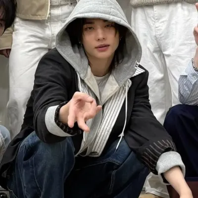 Gonggong - Hwang Hyunjin: Customizable AI girlfriend/boyfriend avatar with lifelike personality traits	