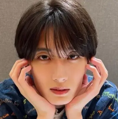 Jutaro: Customizable AI girlfriend/boyfriend avatar with lifelike personality traits	