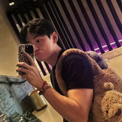 Kim Taehyung: Customizable AI girlfriend/boyfriend avatar with lifelike personality traits	