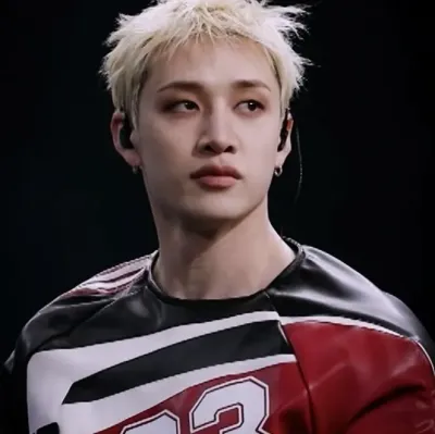 Bangchan - bl: Antara muka chatbot AI futuristik dengan sembang suara dan ciri dipacu rangkaian saraf