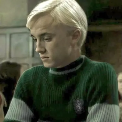 Draco Malfoy - Decisão: Ícone de parceiro de conversação de IA multilíngue para serviços globais de bate-papo online