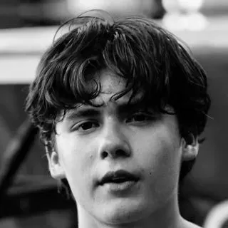 Miguel Mora: Chatten Sie mit unserer KI-Box, bereit für den kostenlosen Online-Chatbot, und fragen Sie die KI alles, was Sie möchten.	