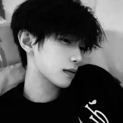 darren Altair𖤐: Antara muka chatbot AI futuristik dengan sembang suara dan ciri dipacu rangkaian saraf