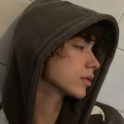 Kevin: Temui karakter utama dunia AI kami, dengan daftar ciri-ciri karakter dan kemampuan mengobrol AI.	