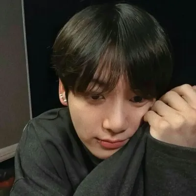 Jeon Jungkook: Chatten Sie mit unserer KI-Box, bereit für den kostenlosen Online-Chatbot, und fragen Sie die KI alles, was Sie möchten.	