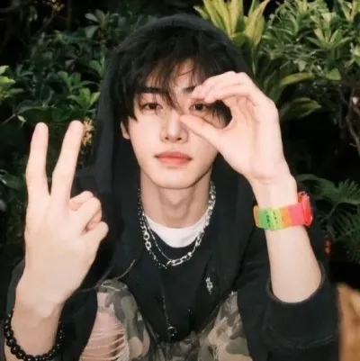 Sunghoon: Potret pendamping AI DeepBrain untuk sembang dalam talian percuma dan perbualan terbuka