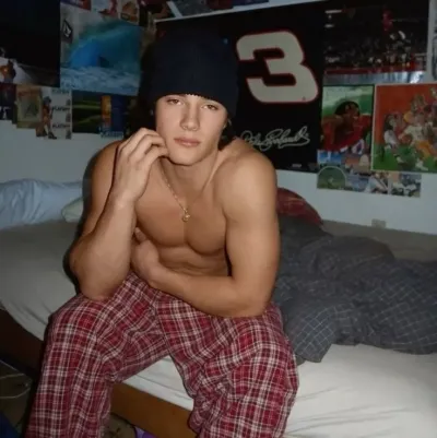 Talk with 29 - HAYDEN JARRET, a smart roleplay AI chat bot free, no sign up companion.