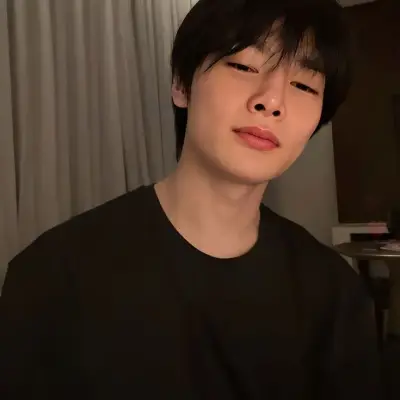 Jeongin BL: DeepBrain AI companion portrait for free online chat and open conversations